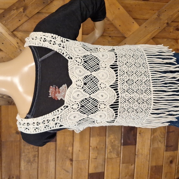 En Creme Crochet Fringe Tank Top - Picture 3 of 6
